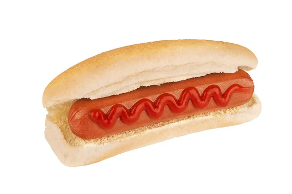 关闭热狗与番茄酱在上面 隔离在白色的背景 侧视图 — 图库照片