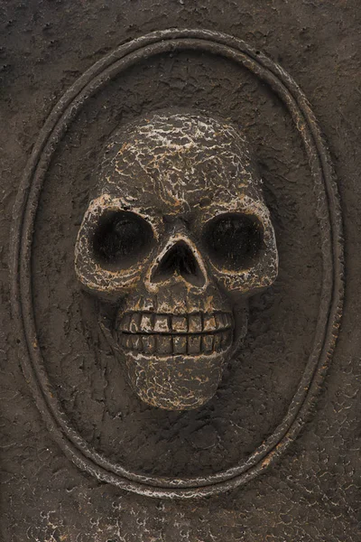 Închide Craniu Într Medalion Piatră Funerară Conceptul Decorare Halloween — Fotografie, imagine de stoc