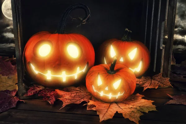 Fundal Înfricoșător Groază Dovleci Halloween Jack Felinar Plasat Cutie Lemn — Fotografie, imagine de stoc