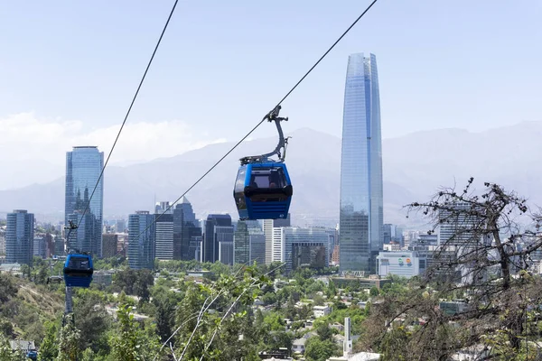 Santiago Chile Cityscape Witj Кабельне Авто Передньому Плані Вид Сучасні Ліцензійні Стокові Фото