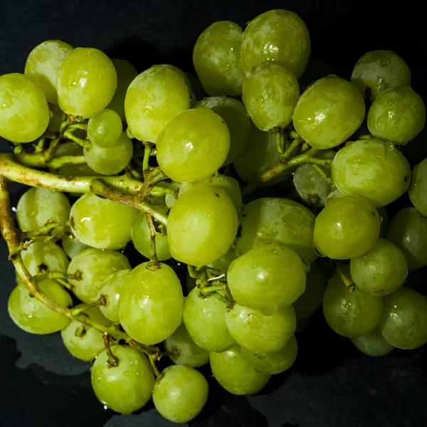 Bos Van Heerlijke Verse Witte Druiven — Stockfoto