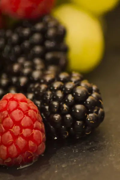 Gevarieerd Fruit Blackberry Framboos Druiven — Stockfoto