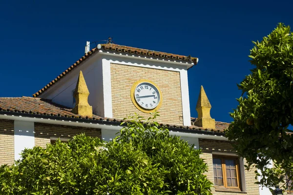 Typowy Zegar Ratusza Miejscowości Andaluzji Hiszpanii — Zdjęcie stockowe