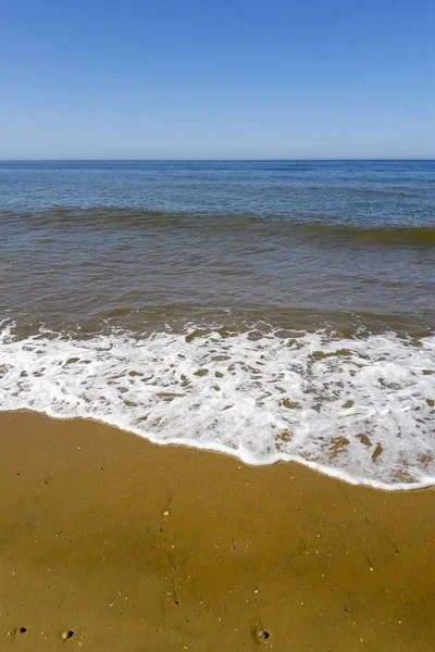 Мягкие Волны Песчаном Пляже Солнечный Летний День — стоковое фото