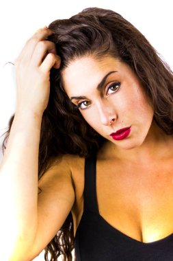 Beyaz arka planda güzel bir kadın