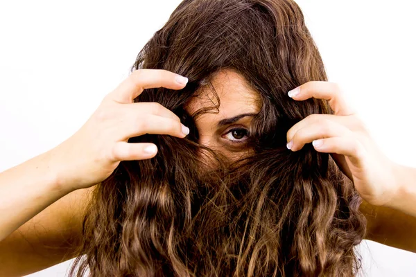 Vacker Kvinna Att Bort Håret Från Ansiktet Vit Bakgrund — Stockfoto