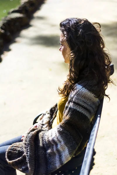 Beautiful Woman Brunette Hair Park — Stock Photo, Image