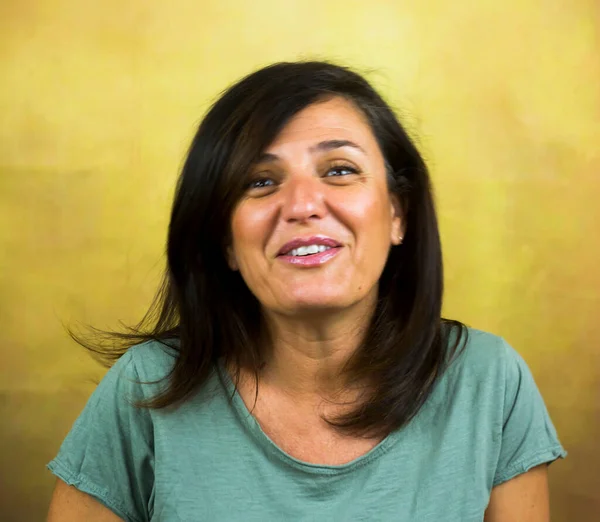 Retrato Mulher Bonita Com Cabelo Preto — Fotografia de Stock