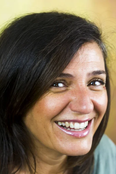 Retrato Mulher Bonita Com Cabelo Preto — Fotografia de Stock