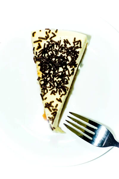 Beyaz Arka Planda Lezzetli Çikolatalı Pasta — Stok fotoğraf
