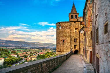 Anghiari İtalyan ortaçağ köyü şehir surları. Arezzo, Toskana İtalya Europe.