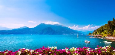 Como Lake bölgesindeki Varenna kasabası. İtalyan geleneksel göl köyü. İtalya, Avrupa.