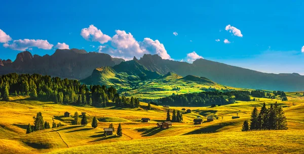 Alpe Siusi Nebo Seiser Alm Dřevěné Chaty Zobrazit Alpy Dolomity — Stock fotografie