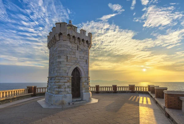 Zonsondergang Van Piombino Piazza Bovio Vuurtoren Het Eiland Elba Maremmen — Stockfoto