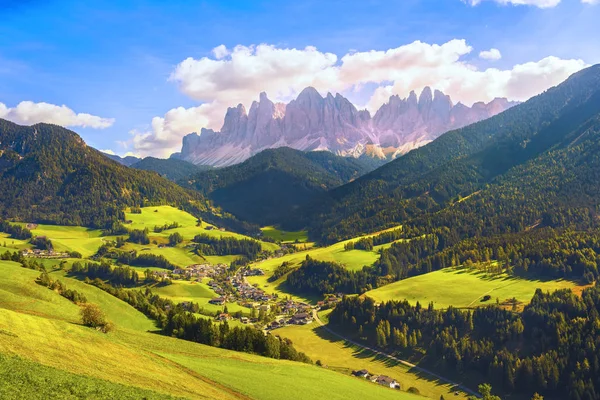 Vista Aérea Del Valle Funes Montañas Odle Alpes Dolomitas Trentino —  Fotos de Stock