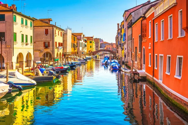 Πόλη Chioggia Στη Λιμνοθάλασσα Της Βενετίας Κανάλι Νερού Και Εκκλησία — Φωτογραφία Αρχείου