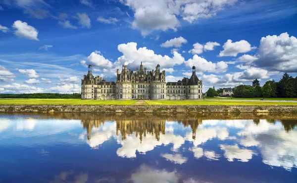 Chateau Chambord Kungliga Medeltida Franska Slott Och Reflektion Loiredalen Frankrike — Stockfoto