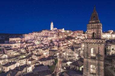 Matera antik kenti i Sassi gece görünümü, Unesco Dünya Mirası site Simgesel Yapı. Basilicata, İtalya, Europe