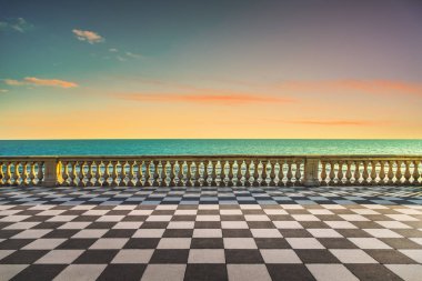 Mascagni Terrazza Teras belvedere seafront adlı günbatımı. Livorno Tuscany İtalya Europe.