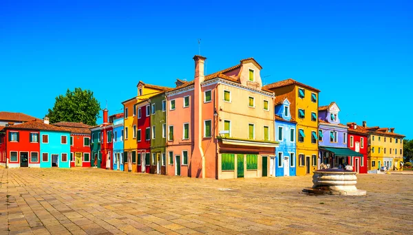 Benátky Mezník Burano Ostrov Náměstí Barevnými Domy Itálie Evropa — Stock fotografie