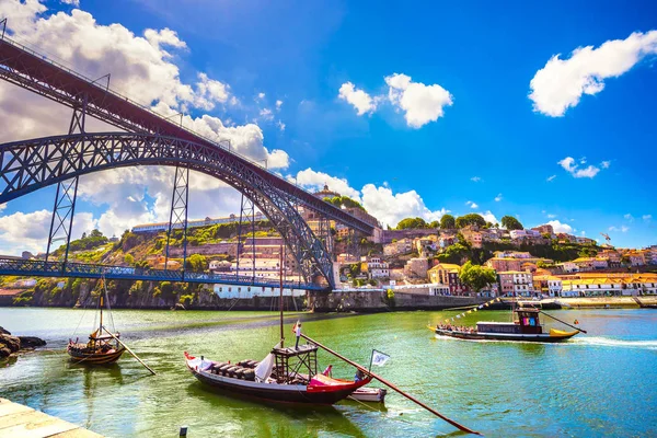 Porto Portugal Junio 2009 Barcos Tradicionales Río Duero Puente Hierro — Foto de Stock