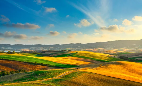 Toskánská Krajina Panorama Zvlněné Kopce Zelená Pole Při Západu Slunce — Stock fotografie