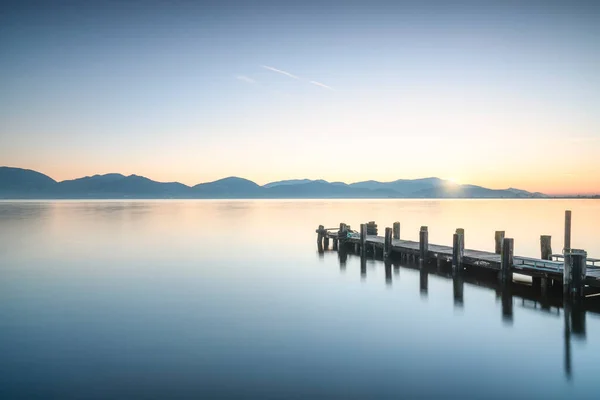 Dřevěné Molo Nebo Molo Jezero Při Východu Slunce Torre Del — Stock fotografie