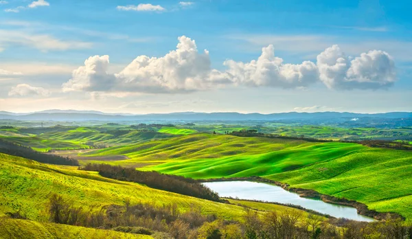 Tuscany Landscape Small Lake Green Yellow Fields Crete Senesi Italy — Stock Photo, Image