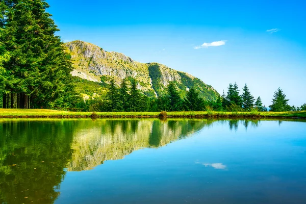 Górskie Jezioro Parku Naturalnym Orecchiella Garfagnana Appennino Toscano Toskania Włochy — Zdjęcie stockowe