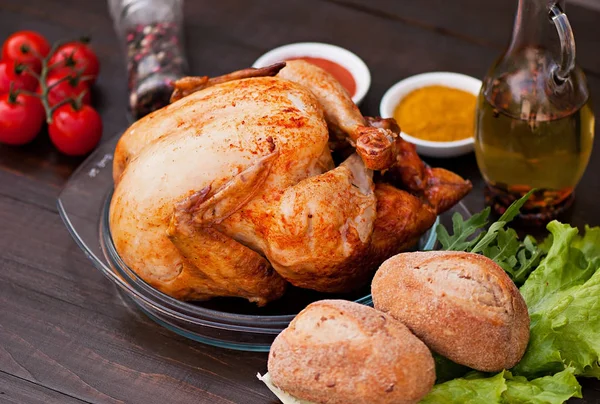 Pieczonego Kurczaka Stare Podłoże Drewniane Naturalne Jedzenie Gotowane Grill — Zdjęcie stockowe