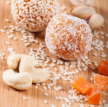 Şeker tatlı kuru kayısı ve kaju fıstığı, Doğu'dan tatlılar. Fitness Gıda.