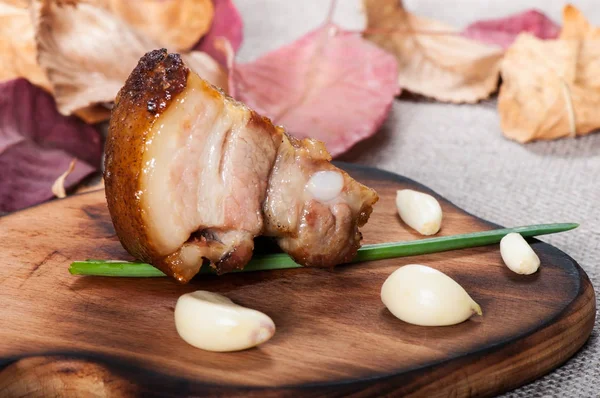 Bakad Bacon Med Rostad Vitlök Och Kryddor Ukrainska National Food — Stockfoto