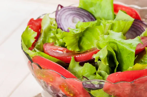 番茄沙拉 紫洋葱和生菜 蔬菜饮食 — 图库照片