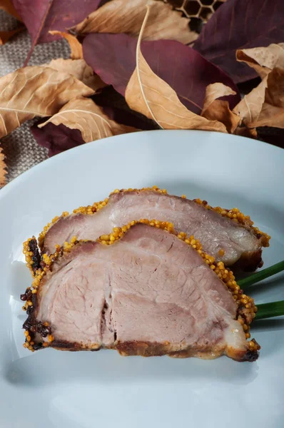 Carne Alla Griglia Con Aglio Vecchio Sfondo Legno — Foto Stock