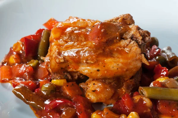 Costillas Cerdo Con Maíz Pimienta Tomates Judías Verdes Imagen De Stock