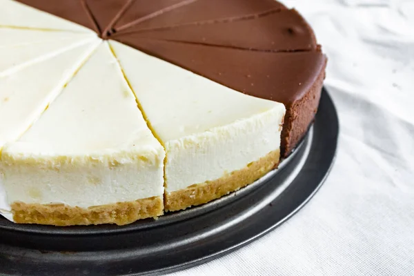 Torta Formaggio Tagliata Più Pezzi Con Decorazione — Foto Stock