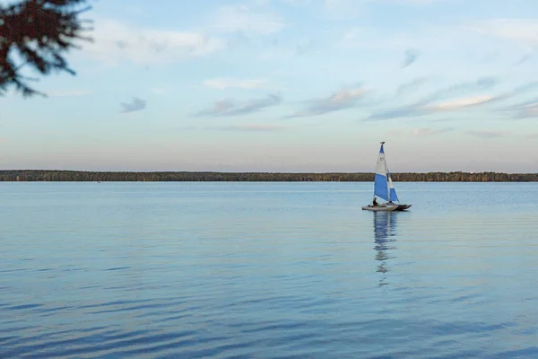 Jacht Und Blauer See — Stockfoto