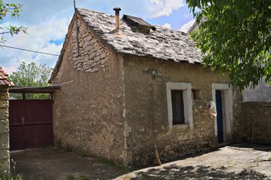 Akdeniz tarzı taş ev