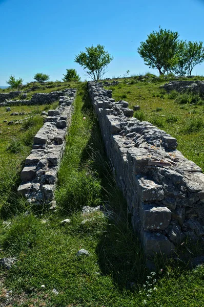 Remains of stone wall on Bribir fortress, Dalmatia — Stock Photo, Image