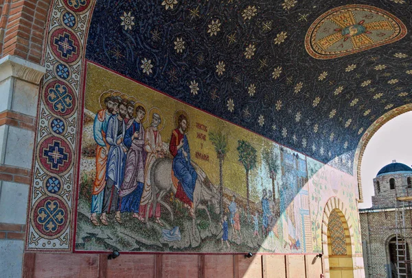 Mosaico decorato sigillatura e muro nel monastero di Kac, serbia — Foto Stock