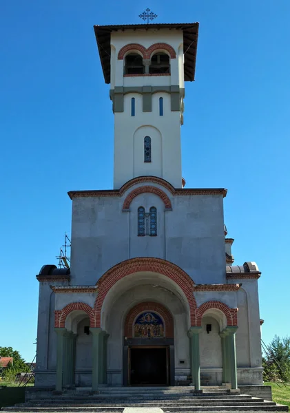 Новая православная церковь в Нови-Саде — стоковое фото