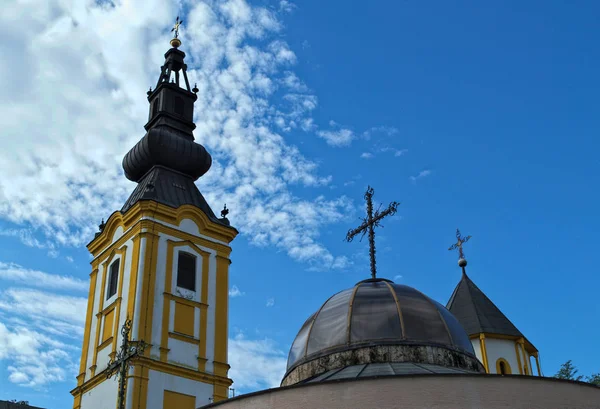 Tres cruces de iglesia en el monasterio Privina Glava, Serbia — Foto de Stock