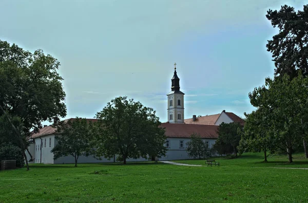 수도원 단지 크르드폴드, 세르비아에서 보기 — 스톡 사진