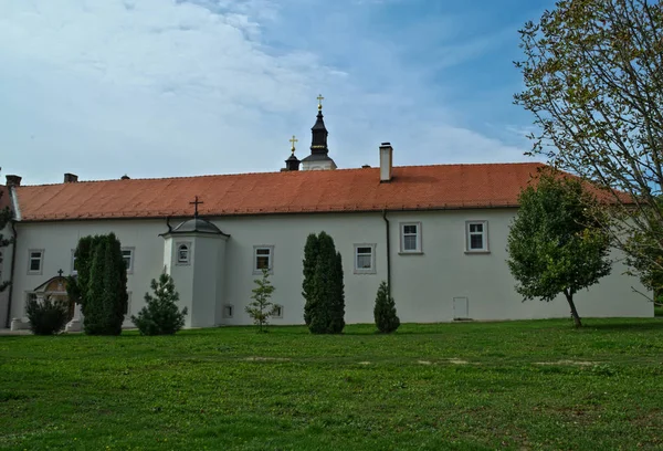 Θέα στο συγκρότημα μοναστήρι Krusedold, Σερβία — Φωτογραφία Αρχείου