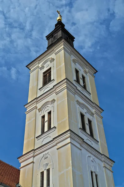 Zvonice na kostele v klášteře Krusedol, Srbsko — Stock fotografie