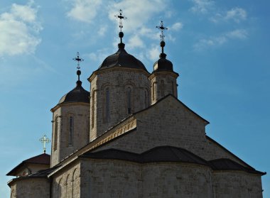 Sırbistan 'ın Kovilj manastırındaki kilisede üç kule