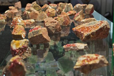 Mineral Wulfenite Kristalleri Turuncu Kırmızı Taş
