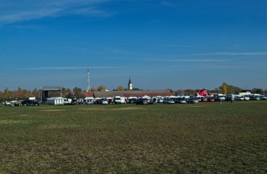 Sırp kasabasında yerel fuar uzaktan...