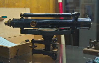 Eski demiryolu monoküleri Belgrad demiryolu müzesinde sergileniyor