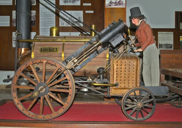 セルビア・ベオグラードの鉄道博物館に展示されている蒸気機関車の模型 — ストック写真